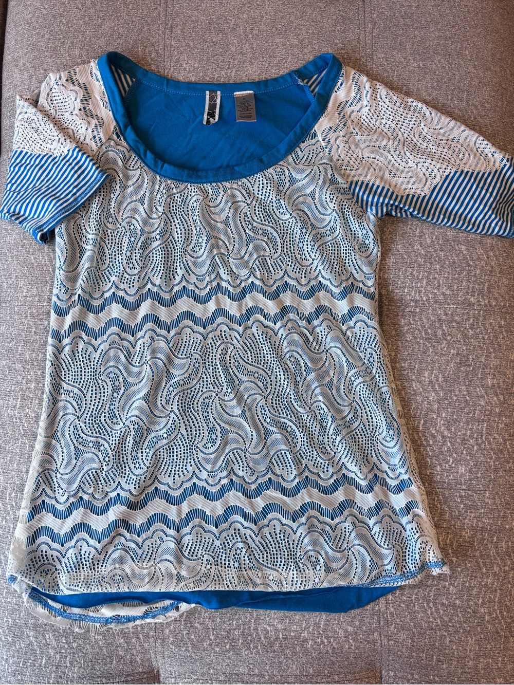 BKE Knit Raglan Short Sleeve Scoop Neck Striped Lace Stretch Top Blue S
